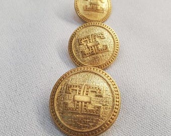 Gold-tone metal shank button with heraldic lion motif - 19 mm, 23 mm or 28 mm