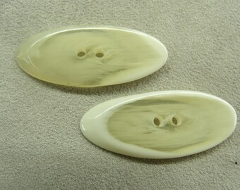 Button / logs with 2 holes-broken white