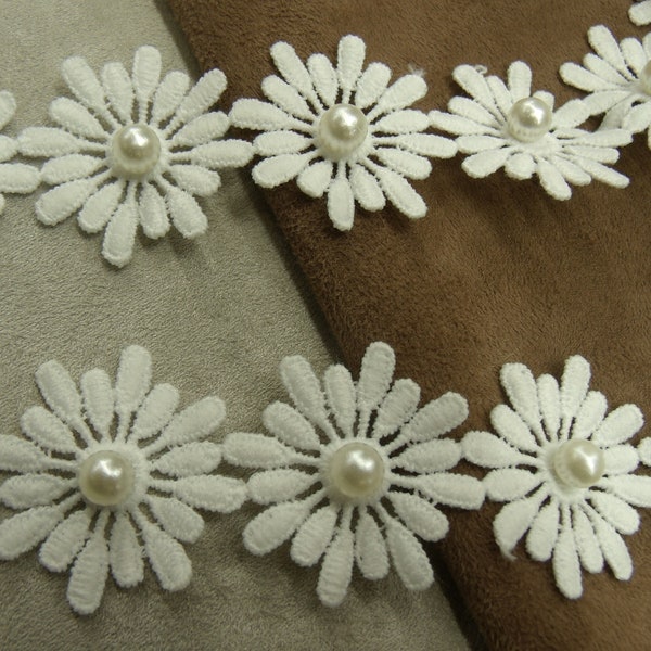 ruban blanc perlé blanc, et strass, fleur brodeés, 3,5 cm, idéal pour customisation et décoration