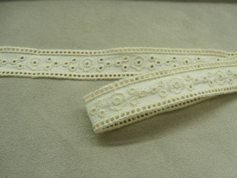 ENGLISH BRODERIE between two 1.7 cm