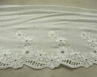 EMBROIDERY on jersey cotton-14 cm / 6 cm - white