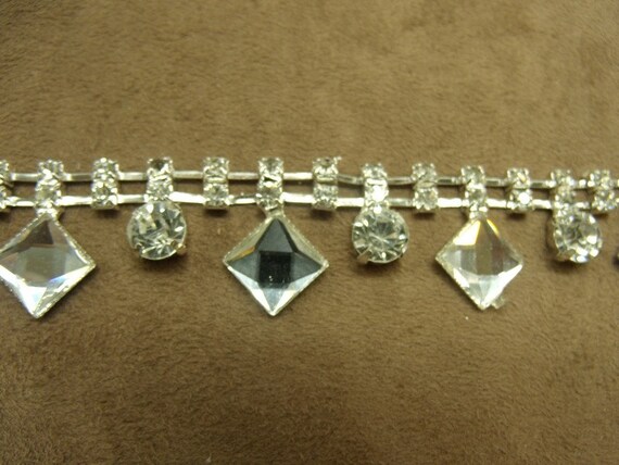 ダイヤモンド柄のラインストーンリボン、2.4cm、丸型ドロップ、衣類