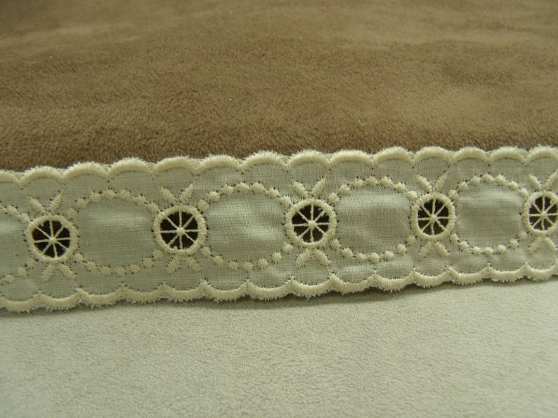 broderie anglaise vintage entre 2 écru,3.5 cm image 2