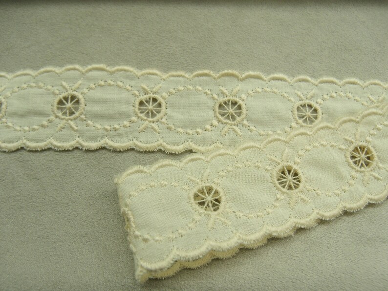 broderie anglaise vintage entre 2 écru,3.5 cm image 3