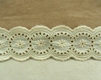BRODERIE ANGLAISE suggests 5 cm - ecru