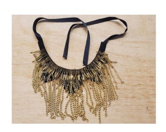 gold chain on black satin ribbon, height 18 cm / width 18 cm