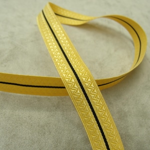Gold and black lurex military braid/ribbon, a 15 mm strip. These braids inspired by military outfits are very modern.