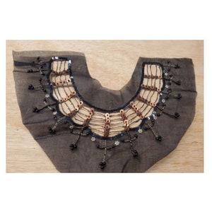 multi-colored sequined beaded collar, width 25 cm / height 20 cm
