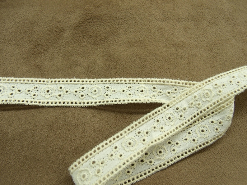 ENGLISH BRODERIE between two 1.7 cm