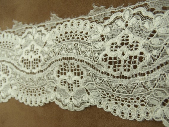 New Ivory Overembroidered Calais Leavers Lace, 7 Cm, Made in