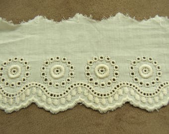 BRODERIE ANGLAISE ecru 5.5 cm