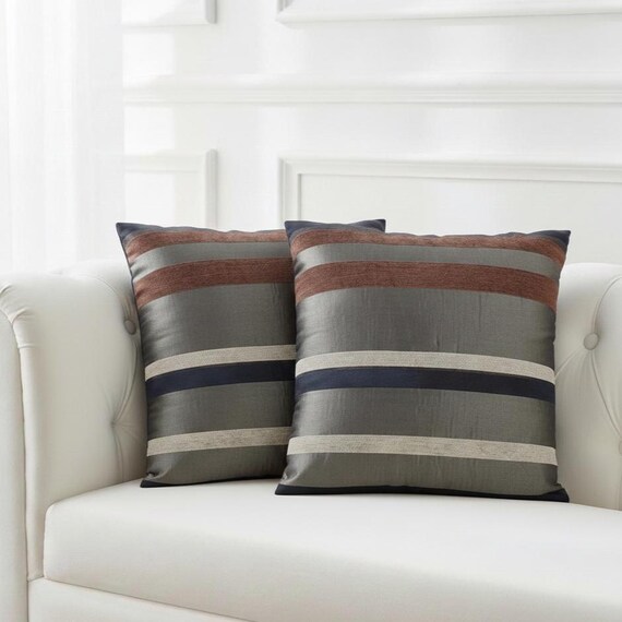 4er Set Satin Gestreifte Kissenbezüge (45 x 45 cm) – Khaki Braun Creme Kissenbezüge | Reißverschluss
