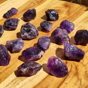 Amethyst AAA Roh Wassersteine lila AufEntladen Edelsteine Wasserstein Trinkwasser Edelsteinwasser Chakra Heilstein Natur Energiewasser Bild 7