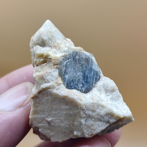 Sapphire crystal specimen from Tanzania – Blue-grey raw sapphire on matrix rock, gemstone, collector's mineral, crystals, gift, unique, rare