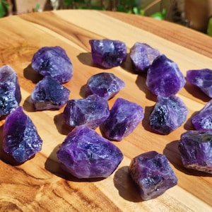 Amethyst AAA Roh Wassersteine lila AufEntladen Edelsteine Wasserstein Trinkwasser Edelsteinwasser Chakra Heilstein Natur Energiewasser Bild 3