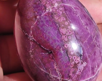 Traumhaftes Sugilith Ei ~ 500ct ~ Sugilite Egg Edelstein Deko Kristall Meditation Energie Heilstein Rarität Selten Sammler Investition Wert