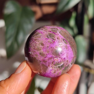 Stichtite AAA - Gemstone Ball Natural Healing Stone Decoration Sphere Crystal Gift Him Her House Inauguration Apartment Energy Power Meditation