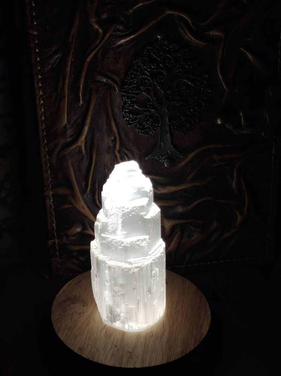 Photophore Iceberg En Sélénite Naturelle 8,5 Cm – Lumière Apaisante, Purification Énergétique, Pièce Unique Artisanale Pour Méditation Et Déco Spirituelle