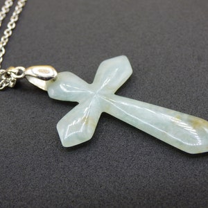 Cruz de calidad de jade de Birmania *Rareza* ~ Collar de piedras preciosas HIPPIE Boho Étnico Piedra curativa natural Cristales de rareza Piedra de poder natural Regalo Verde