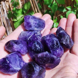 Amethyst AAA Roh Wassersteine lila AufEntladen Edelsteine Wasserstein Trinkwasser Edelsteinwasser Chakra Heilstein Natur Energiewasser Bild 2