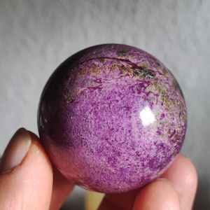 Stichtite AAA - Gemstone Ball Natural Healing Stone Decoration Sphere Crystal Gift Him Her House Inauguration Apartment Energy Power Meditation