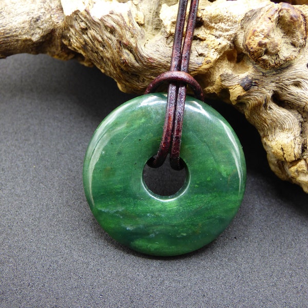 Jade néphrite ~ Collier de pierres précieuses Donut Vert Pierre de guérison naturelle Symbole de protection Homme Femme He She Lucky HIPPIE GOA Boho Tibet Ethnique Rareté Cadeau