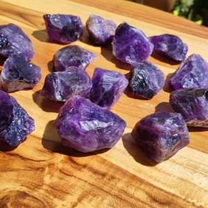 Amethyst AAA Roh Wassersteine lila AufEntladen Edelsteine Wasserstein Trinkwasser Edelsteinwasser Chakra Heilstein Natur Energiewasser Bild 6