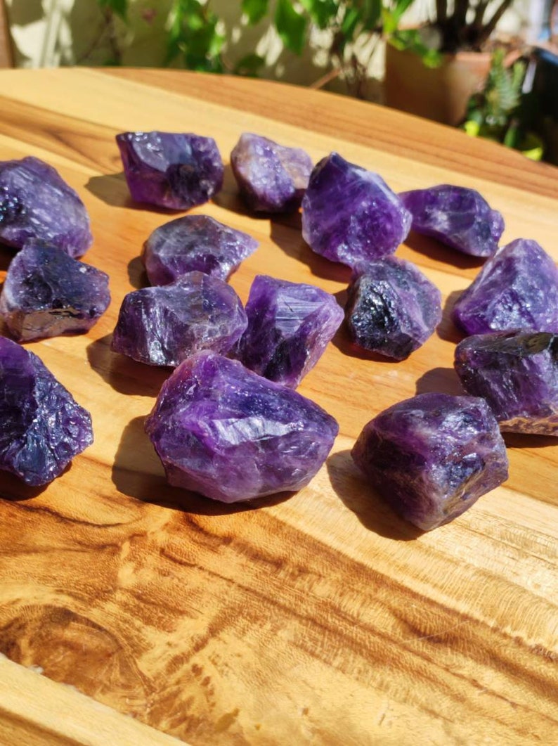 Amethyst AAA Roh Wassersteine lila AufEntladen Edelsteine Wasserstein Trinkwasser Edelsteinwasser Chakra Heilstein Natur Energiewasser Bild 6