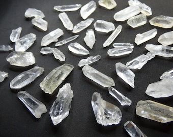 50/100g Clear Quarz Bergkristall Spitzen klar geschliffen Kristall Aufladen Edelsteine Wassers Chakra Heilstein Natur Energie DIY Makramee