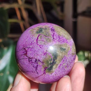 Stichtite AAA - Gemstone Ball Natural Healing Stone Decoration Sphere Crystal Gift Him Her House Inauguration Apartment Energy Power Meditation