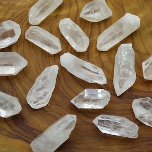 Bergkristall Spitzen roh Kristalle Aufladen Edelsteine Wasserstein Chakra Heilstein Naturmedizin Energie Basteln DIY Makramee Brazil Natur