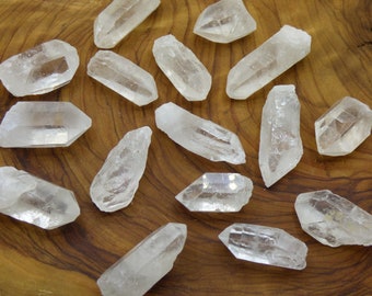Bergkristall Spitzen roh Kristalle Aufladen Edelsteine Wasserstein Chakra Heilstein Naturmedizin Energie Basteln DIY Makramee Brazil Natur