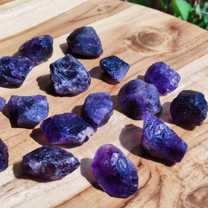 Amethyst AAA Roh Wassersteine lila AufEntladen Edelsteine Wasserstein Trinkwasser Edelsteinwasser Chakra Heilstein Natur Energiewasser Bild 5