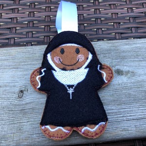 Cadeau de nonne, bonhomme de pain d'épice de nonne, bonhomme de pain d'épice suspendu, nonne personnalisée, cadeau de soeur, cadeau de Pâques, cadeau religieux, cadeau d'humour
