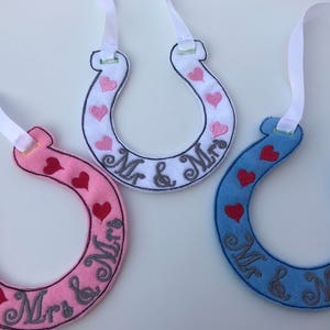 Wedding horseshoe, Mr and Mrs, Mr and Mr, Mrs and Mrs, wedding gift, felt horseshoes, hanging horseshoes, felt horseshoe