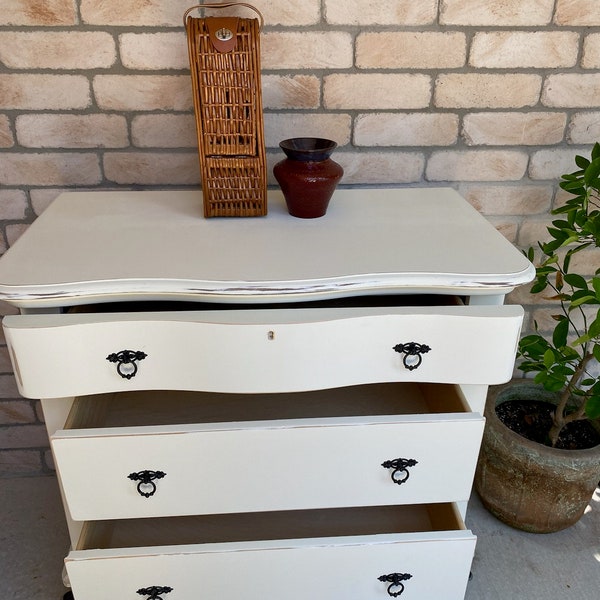SOLD***Off White Distressed Dresser  *** PICKUP ONLY in San Antonio area***