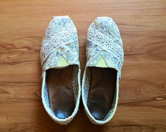 Hand-painted with lace TOMS shoes