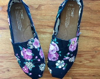Hand-painted TOMS shoes (Roses)