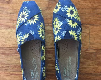 Hand-painted TOMS shoes (Sunflowers)