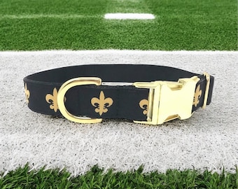 Collar para perro dorado y negro con diseño de flor de lis, inspirado en los New Orleans Saints, para niño o niña, personalizado y grabado.