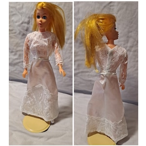 Robe Barbie Mattel Années 90 - Satin Bustier Dentelle Brodé - N°525 - Occasion