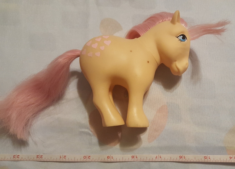 Vintage kawaii 1985 My Little Pony G1 Peachy concave hooves Pretty Parlor Hasbro made in Hong Kong fair condition pink and orange hearts