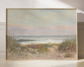 Puede incluir: Una pintura de un paisaje marítimo con una playa de arena y hierbas verdes en primer plano. El océano es de color azul claro con olas blancas. El cielo es de color azul pálido con un toque de rosa en la distancia.