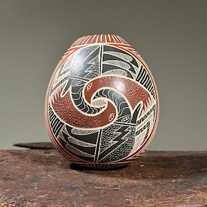 Vintage Polychrome Mata Ortiz Sgraffito Ceramic Vessel by Eleuterio Pina, Signed