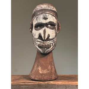 Antique Hand Carved Sepik River Polychrome Sculpture/Papa New Guinea/Tribal