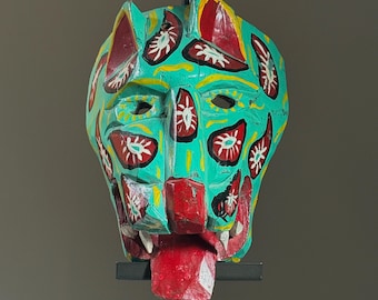 Máscara guatemalteca de jaguar turquesa tallada a mano y policromada de arte popular antiguo