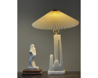 Lámpara de alabastro modernista biomórfica de Vintage Studio Craft