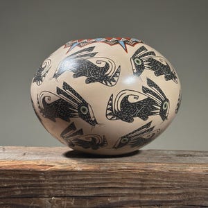 Roberto Bañuelos Vintage Mata Ortiz Polychrome Sgraffito Vase w/ Rabbit Design, Signed