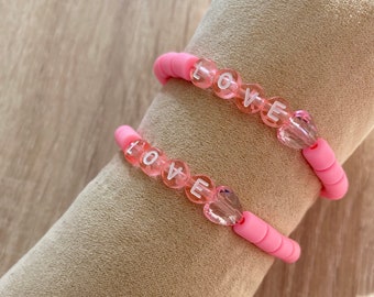 Bracelet femme élastique/en perle gomme rose/ perle acrylique LOVE/ lettre et cœur