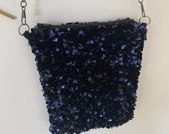 Petit sac, sac besace /GLITTER / pochette avec chaine, porté en travers, sequins bleu marine